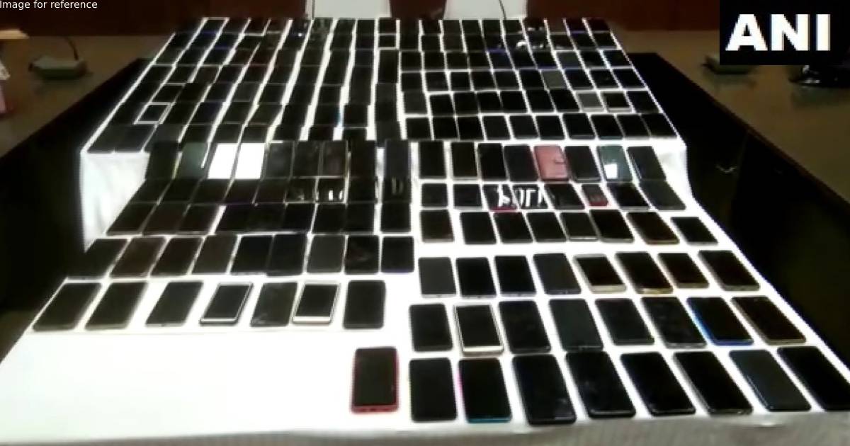 Andhra Pradesh: 20 people arrested for stealing 300 mobile phones in Chittoor